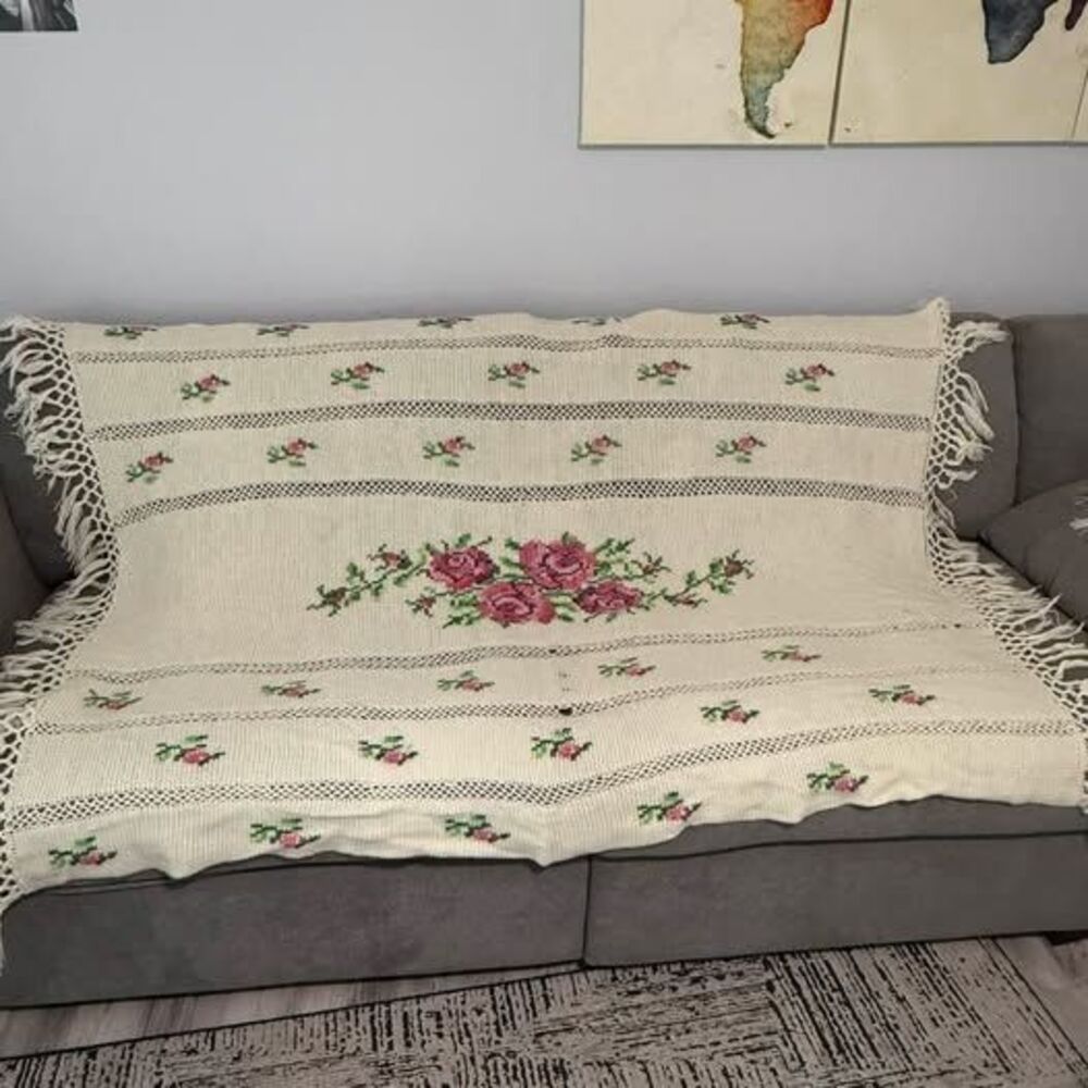 Vintage Floral Crochet Throw Blanket with Fringe